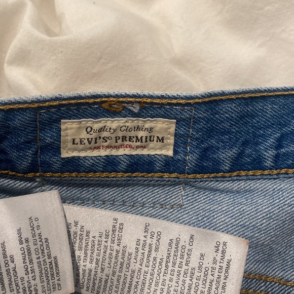 Vintage levi jean shorts - Picture 3 of 6